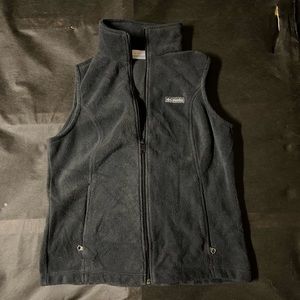 Womens Columbia vest Large zip pockets